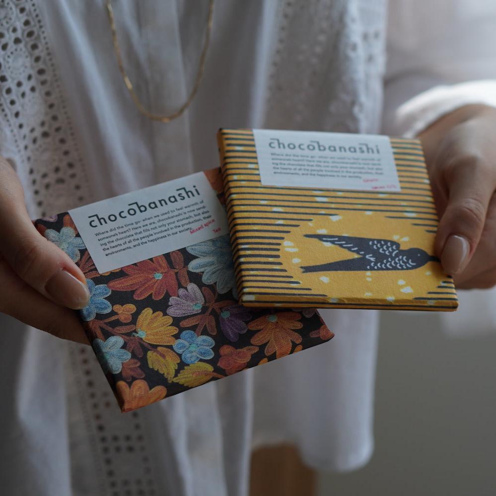 世界のカカオ豆とオーガニックシュガーのみで作ったタイルチョコレート