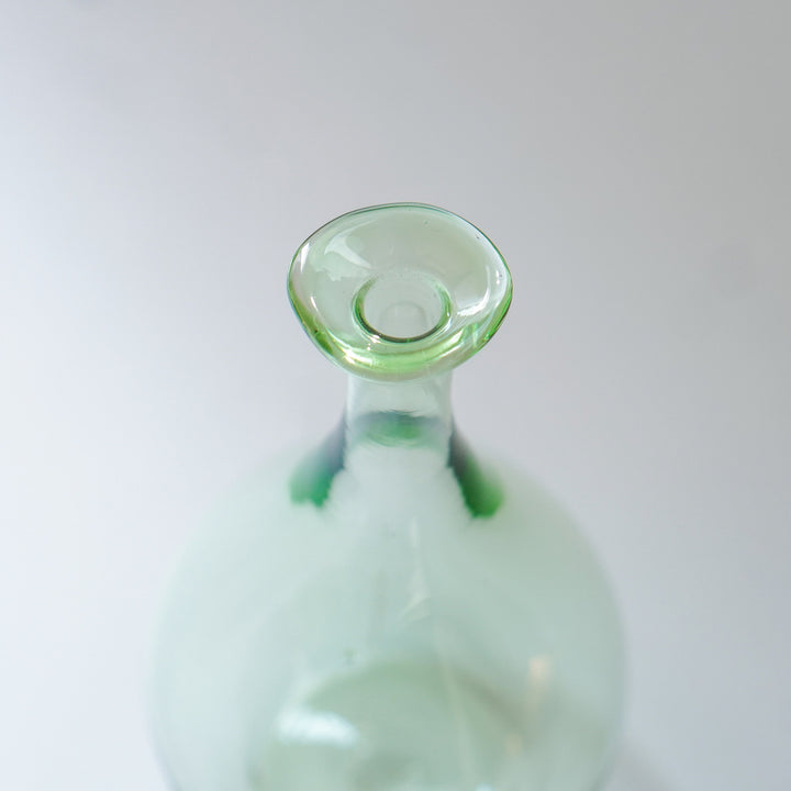 グリーンガラスのフラワーベース【翁再生硝子工房】
