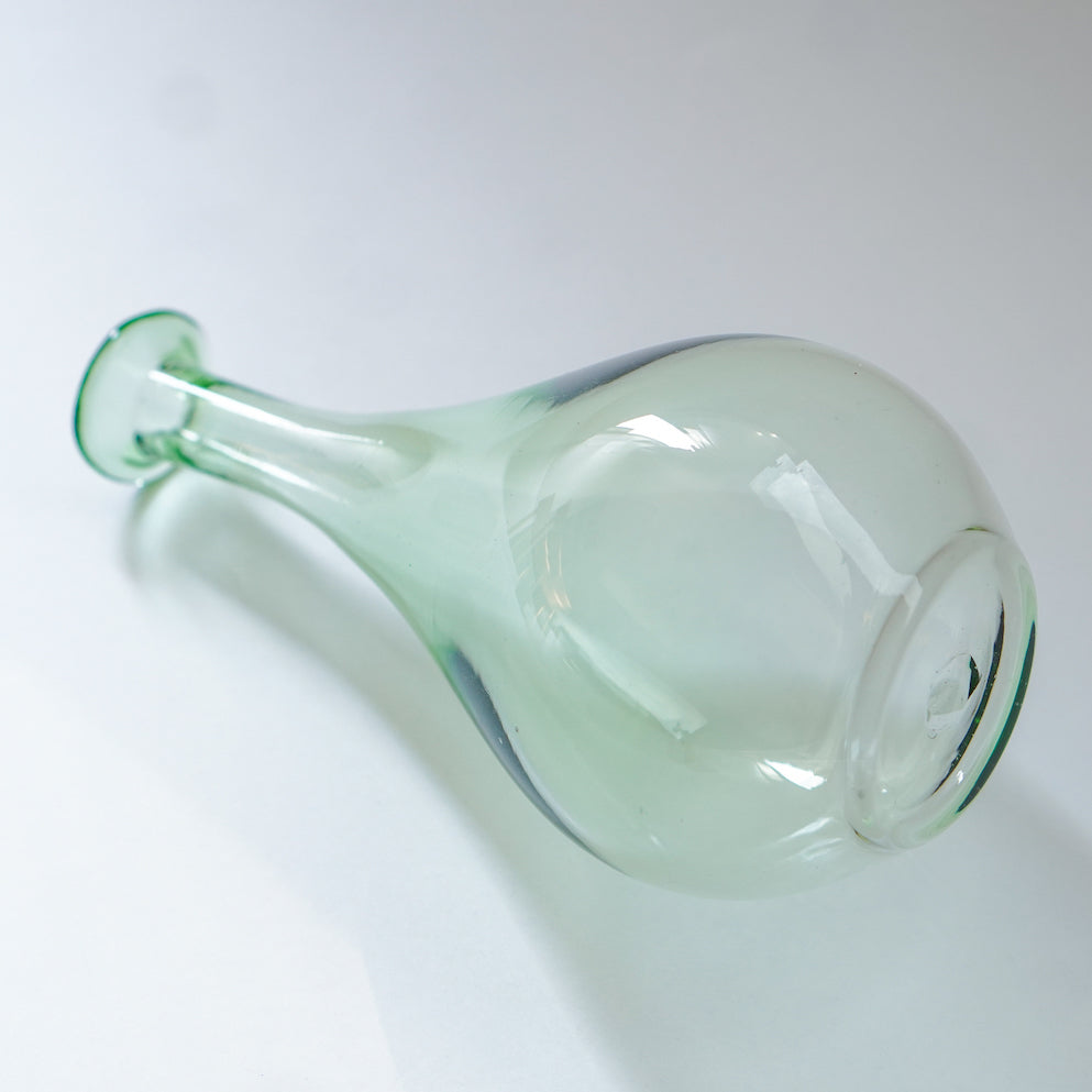 グリーンガラスのフラワーベース【翁再生硝子工房】