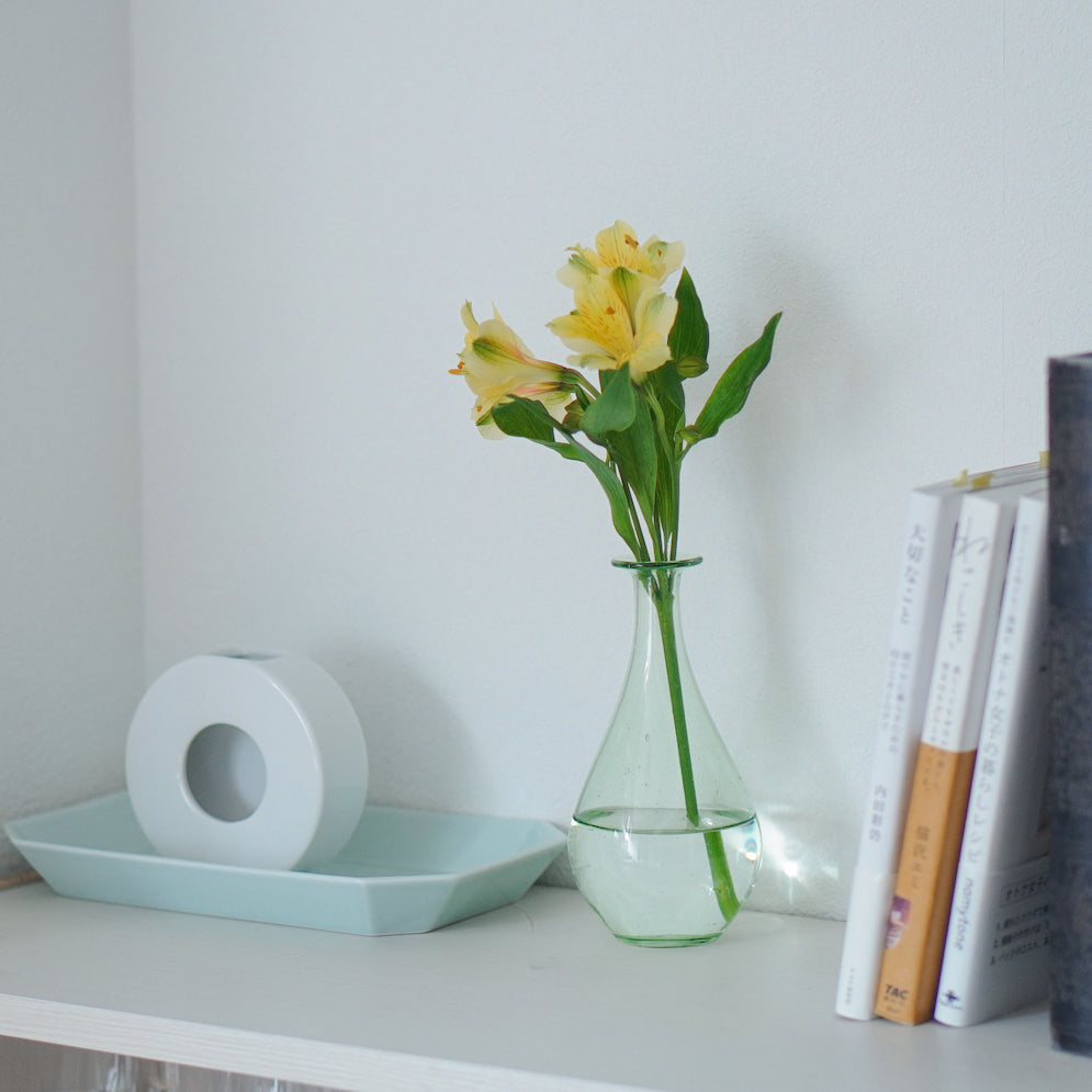 グリーンガラスのフラワーベース【翁再生硝子工房】