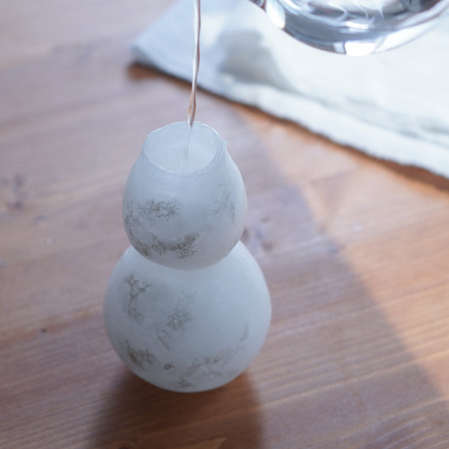 天然精油の香りを楽しめる 蝋素材のフラワーベース