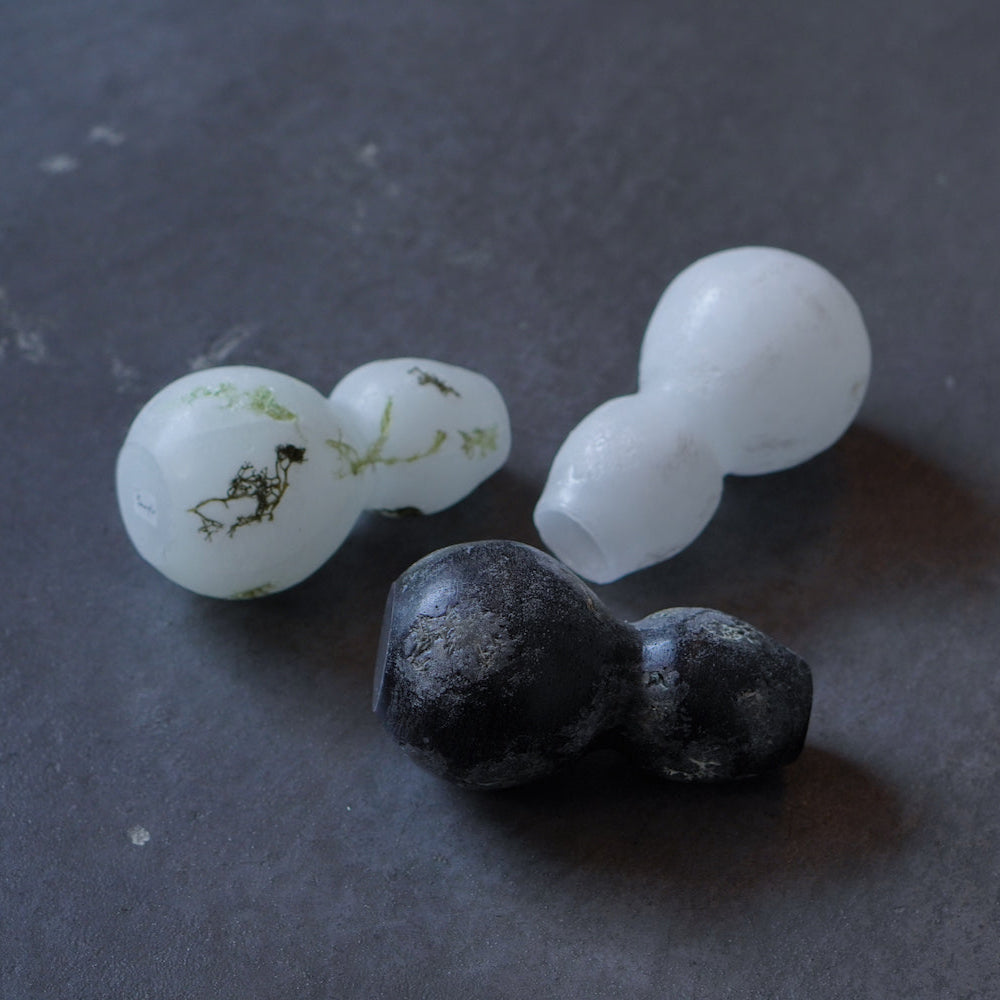 天然精油の香りを楽しめる 蝋素材のフラワーベース