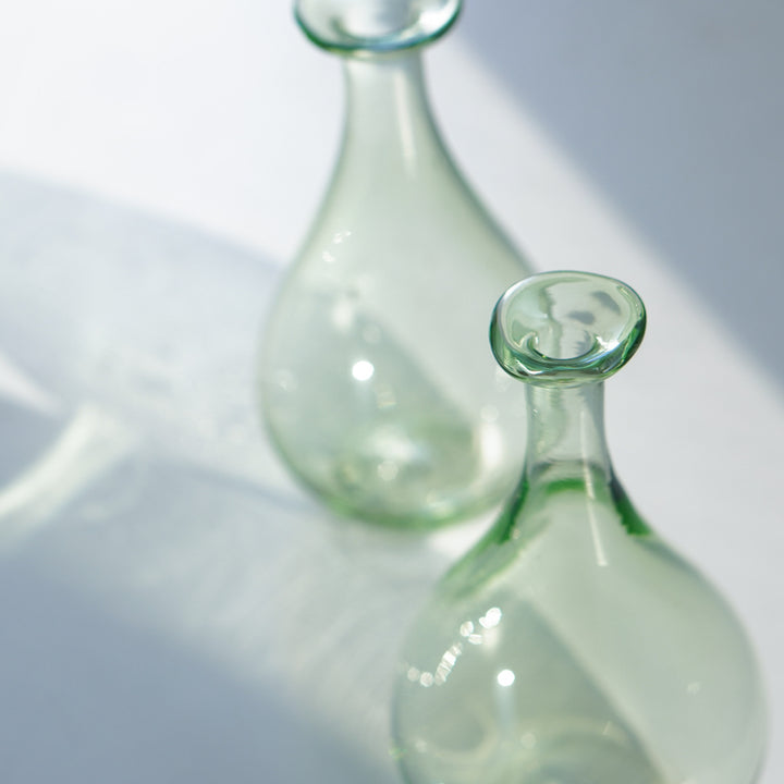 グリーンガラスのフラワーベース【翁再生硝子工房】