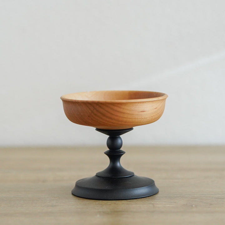 国産の天然木で作ったキャンドルスタンド