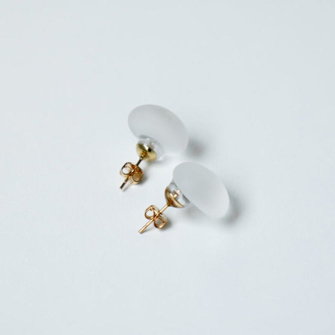 光を透かして煌めくガラス細工のピアス・イヤリング / マユ