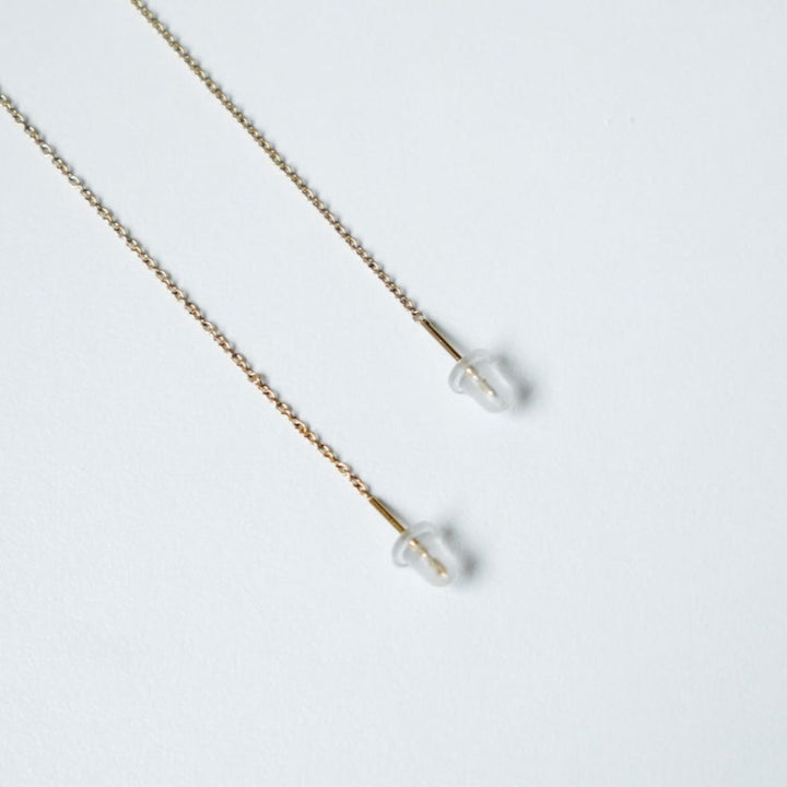 光を透かして煌めくガラス細工のピアス / フローズンウォーター