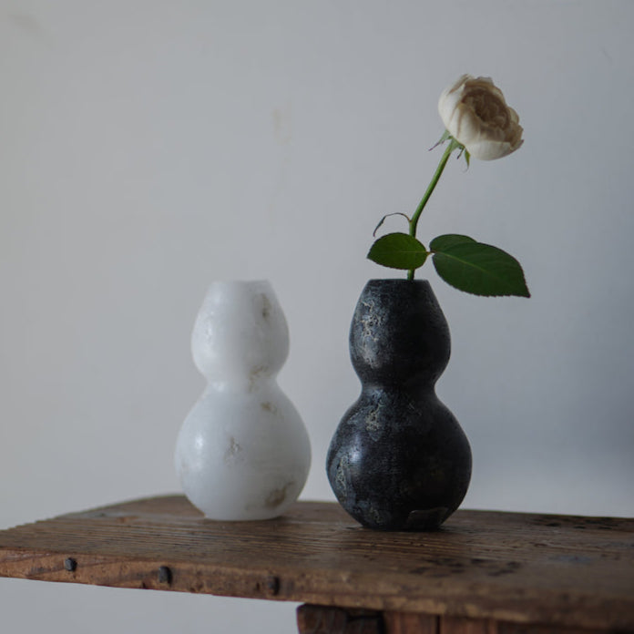 天然精油の香りを楽しめる 蝋素材のフラワーベース