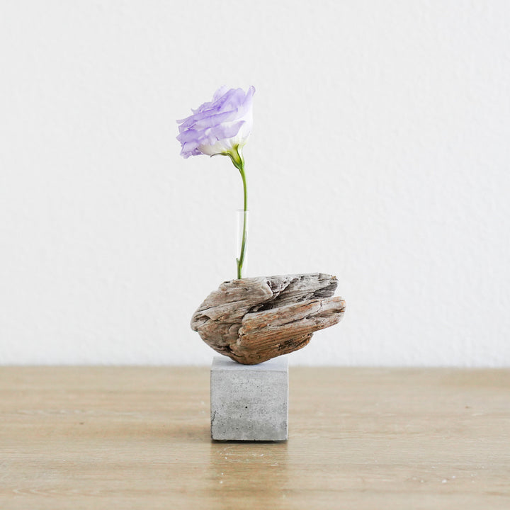 流木の一輪挿し《saisei》