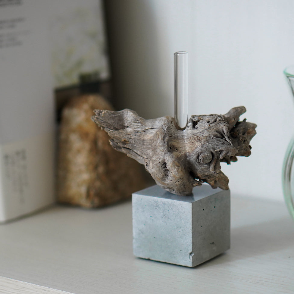 流木の一輪挿し《saisei》