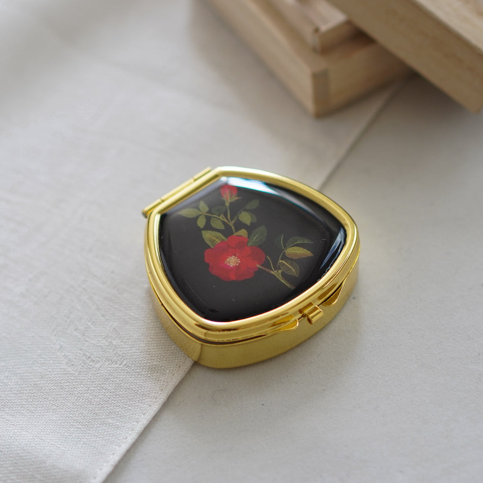 100%ナチュラル処方のリップ&ネイルバーム