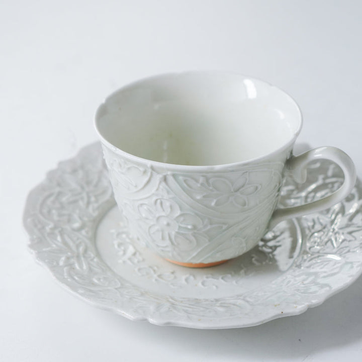 【再入荷】草花の陶磁器ティーカップ&ソーサー