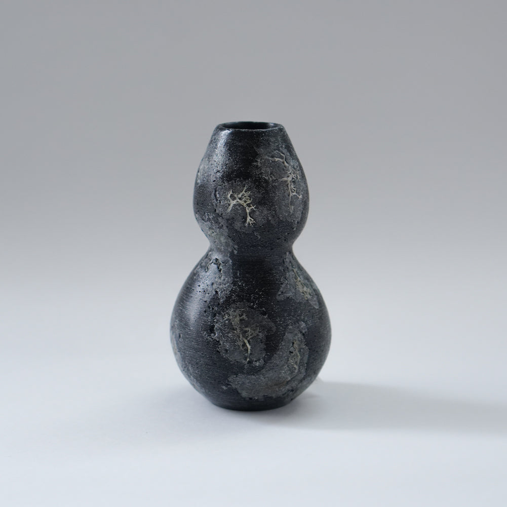 天然精油の香りを楽しめる 蝋素材のフラワーベース