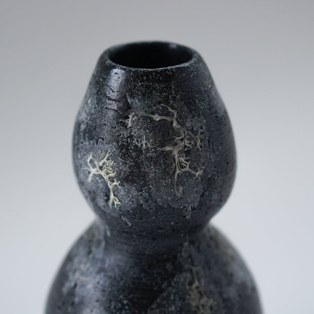 天然精油の香りを楽しめる 蝋素材のフラワーベース