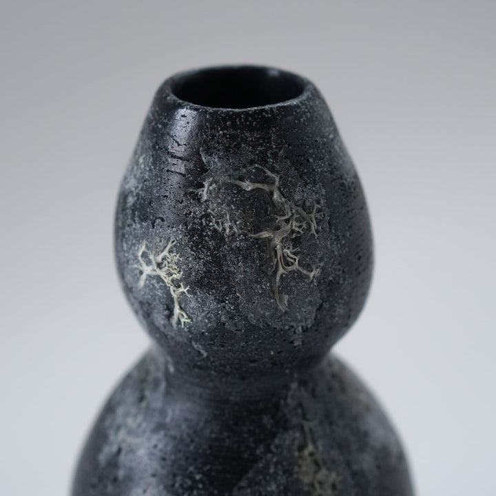 天然精油の香りを楽しめる 蝋素材のフラワーベース