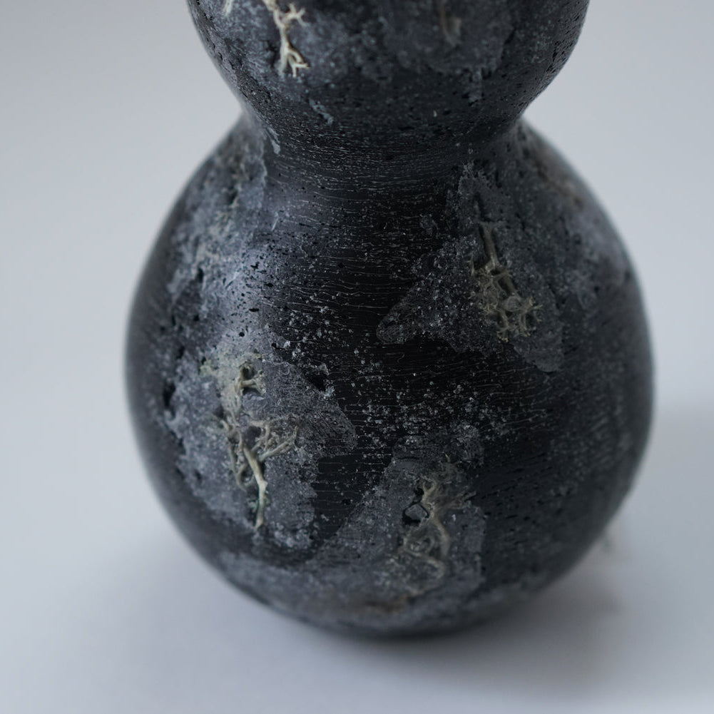 天然精油の香りを楽しめる 蝋素材のフラワーベース