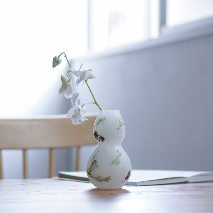 天然精油の香りを楽しめる 蝋素材のフラワーベース