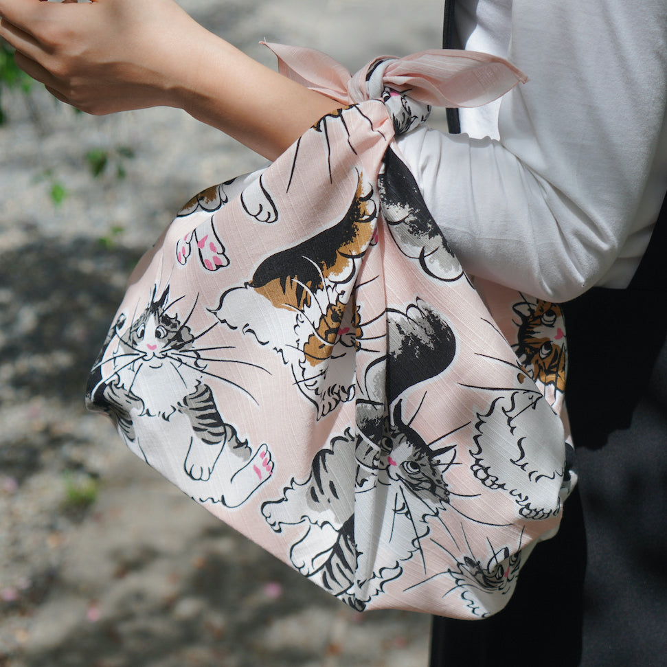 綿100%・愛らしいねこたちの風呂敷|70×70cm