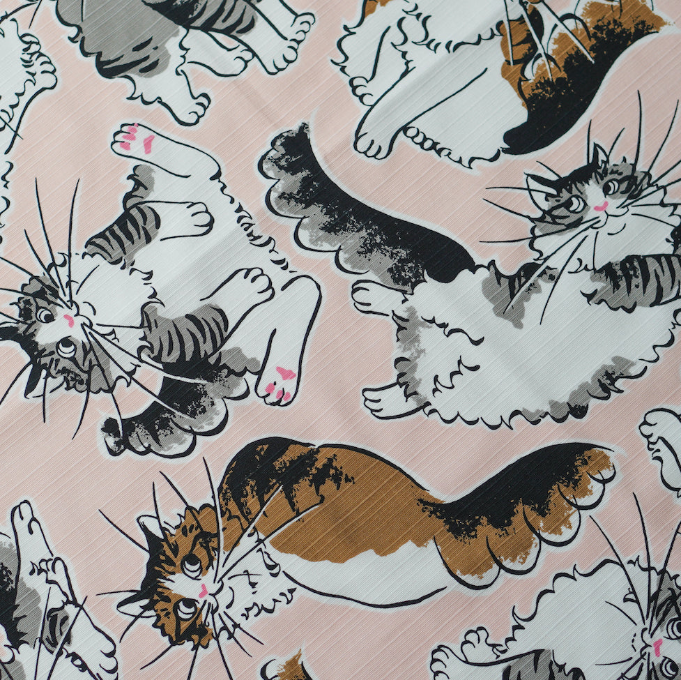 綿100%・愛らしいねこたちの風呂敷|70×70cm