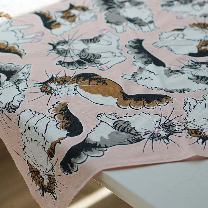 綿100%・愛らしいねこたちの風呂敷|70×70cm