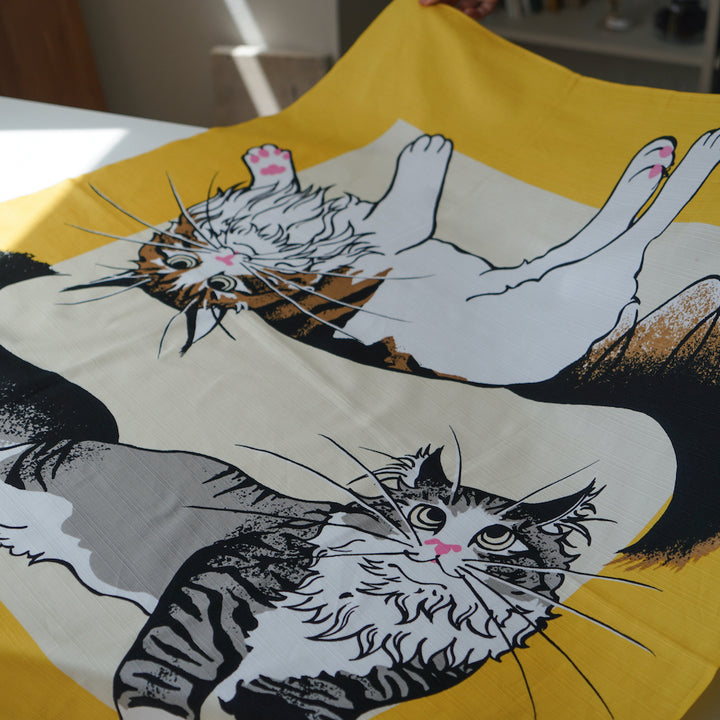2匹のねこ柄風呂敷|92×94cm