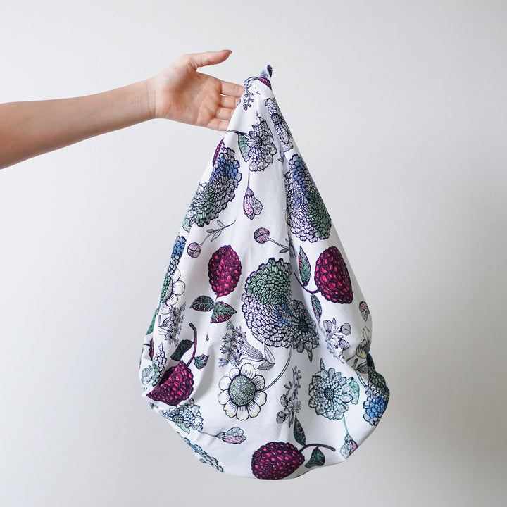 100%コットン素材でできたシックな花柄風呂敷|100×100cm