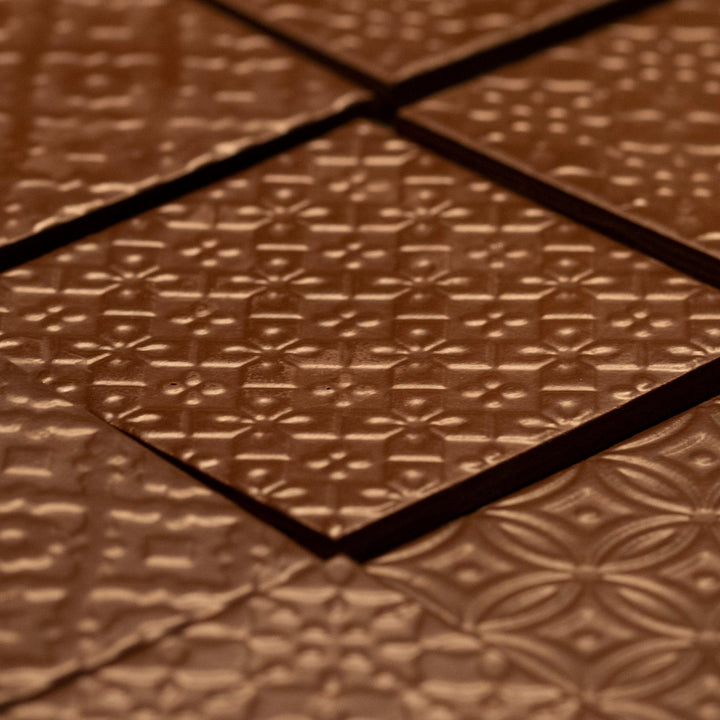 世界のカカオ豆とオーガニックシュガーのみで作ったタイルチョコレート