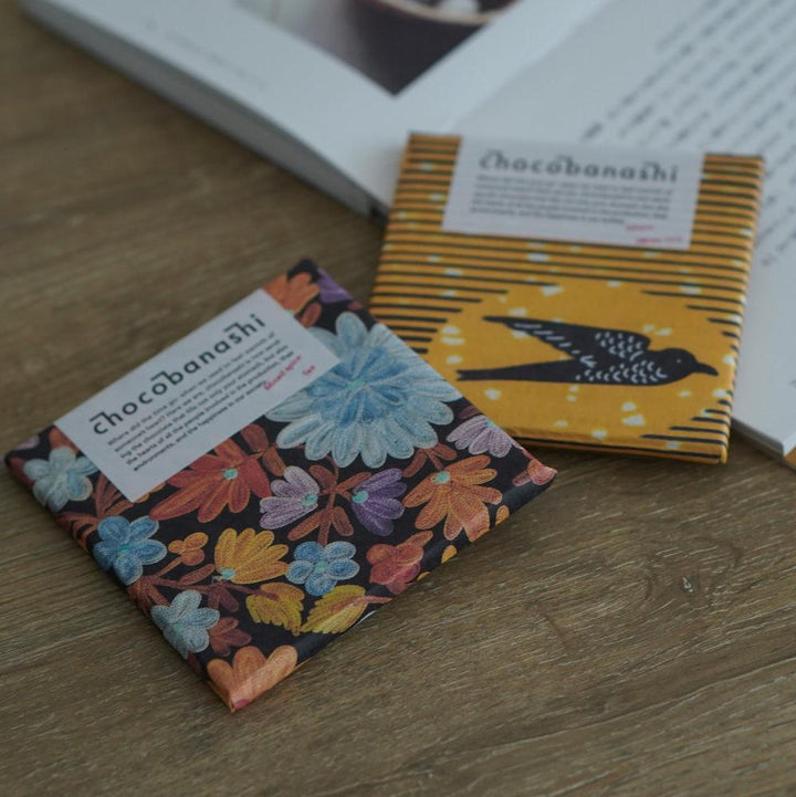 世界のカカオ豆とオーガニックシュガーのみで作ったタイルチョコレート