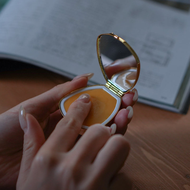 100%ナチュラル処方のリップ&ネイルバーム