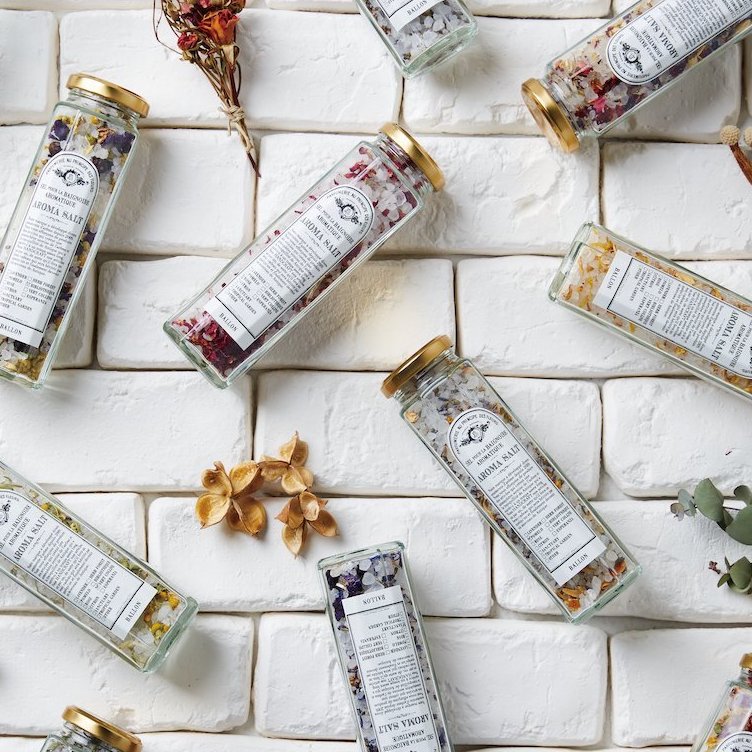 ヒマラヤ岩塩とオーガニックハーブ・アロマを調合したバスソルト【BALLON】