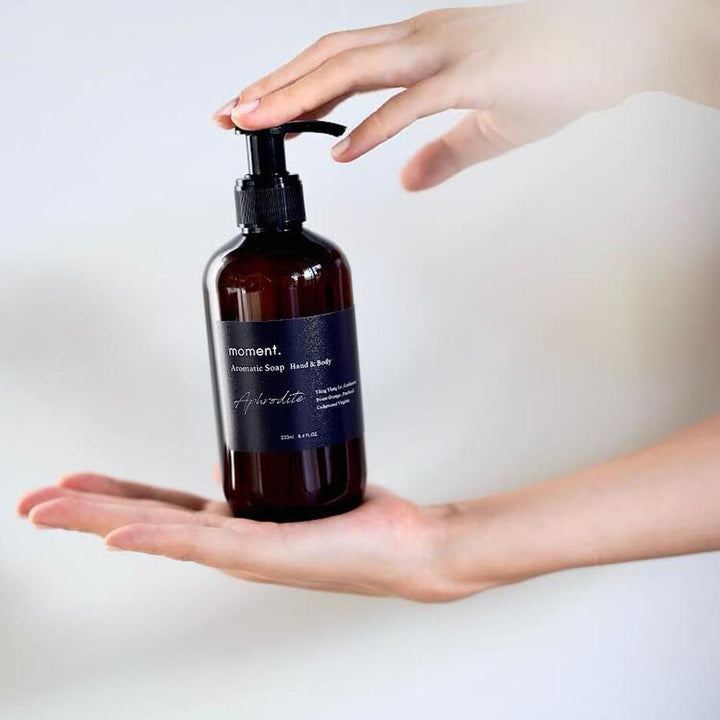 アロマ香る天然由来のハンド&ボディソープ 【moment.】