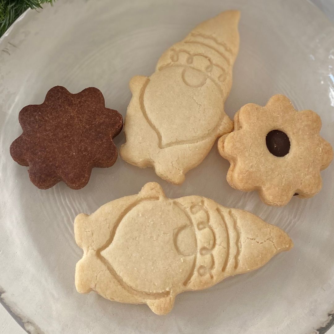 D0008-1/2  クッキー缶とクリスマスリースセット 2025 ❅クリスマス期間限定販売❅