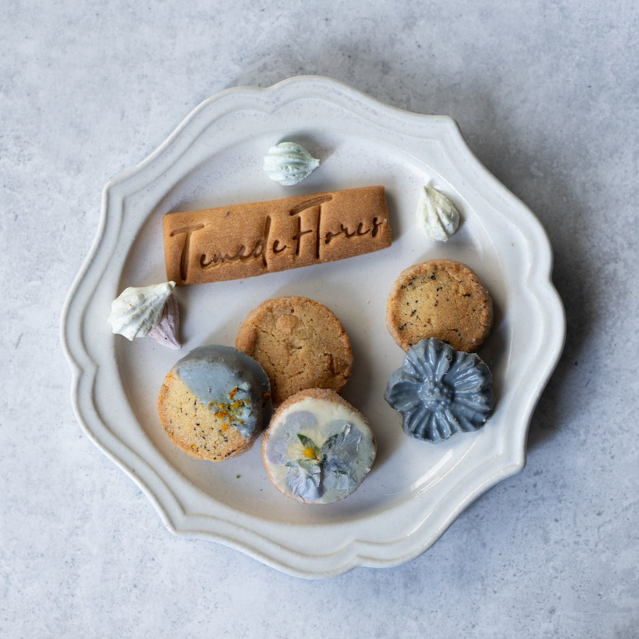 ブルーの花咲くte me de floresの無添加クッキー缶 - LILOCLE