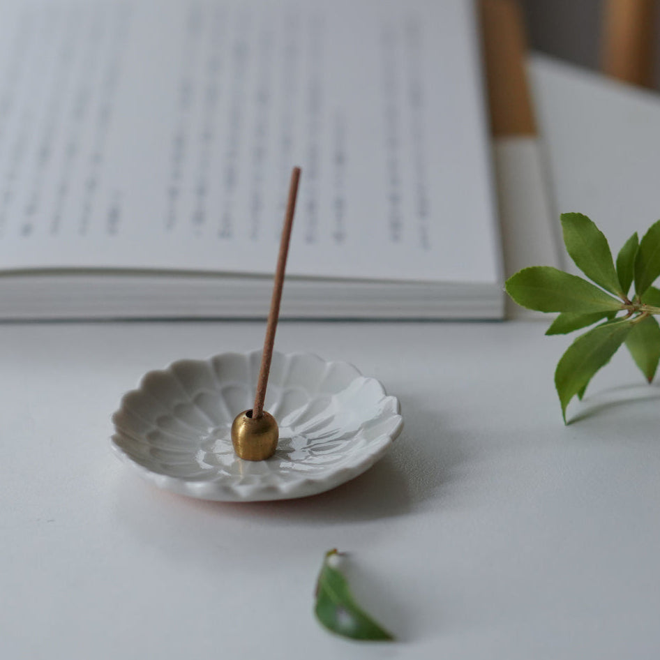 青と琥珀の菊豆皿