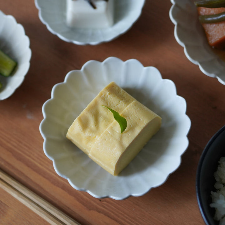 【訳あり】青と琥珀の菊四寸鉢（約12cm）