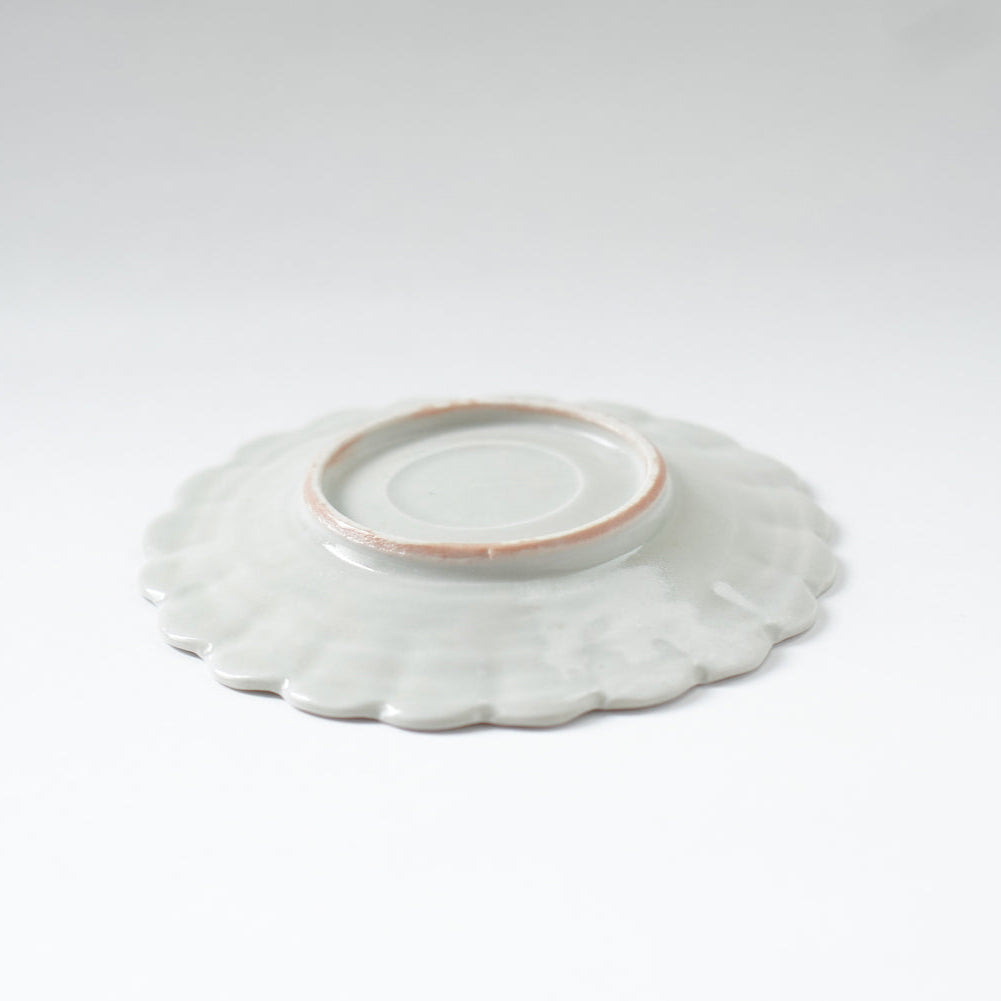 青と琥珀の菊小皿（約13cm）