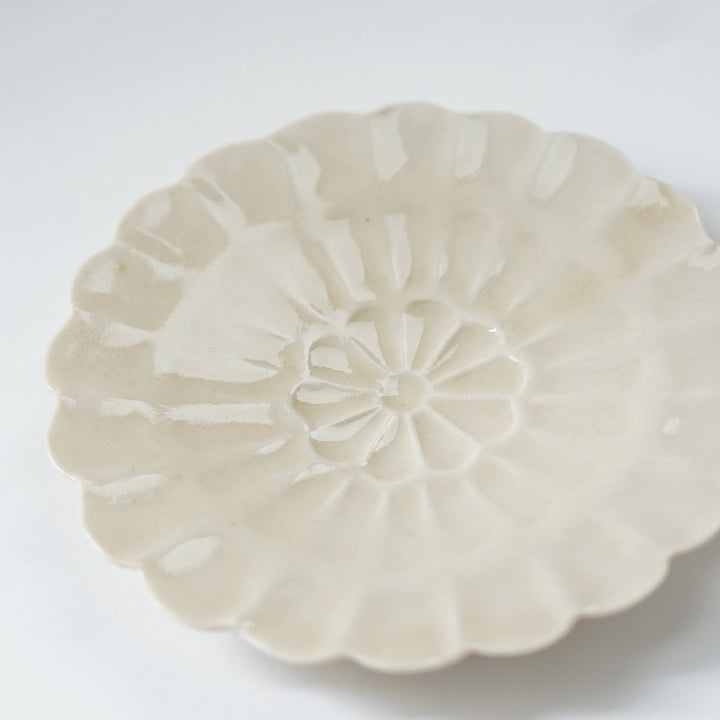 青と琥珀の菊小皿（約13cm）