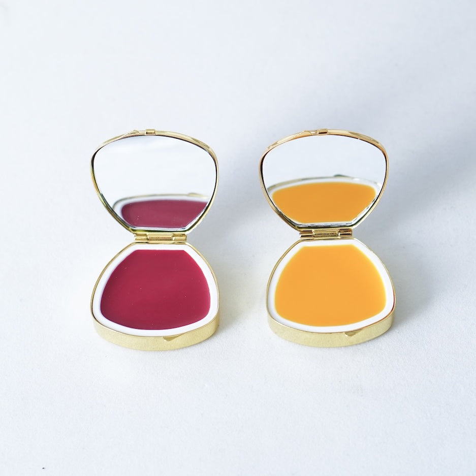 100%ナチュラル処方のリップ＆ネイルバーム